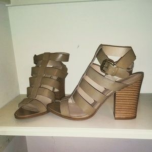 AE NWOT Tan Strappy Sandal Heels